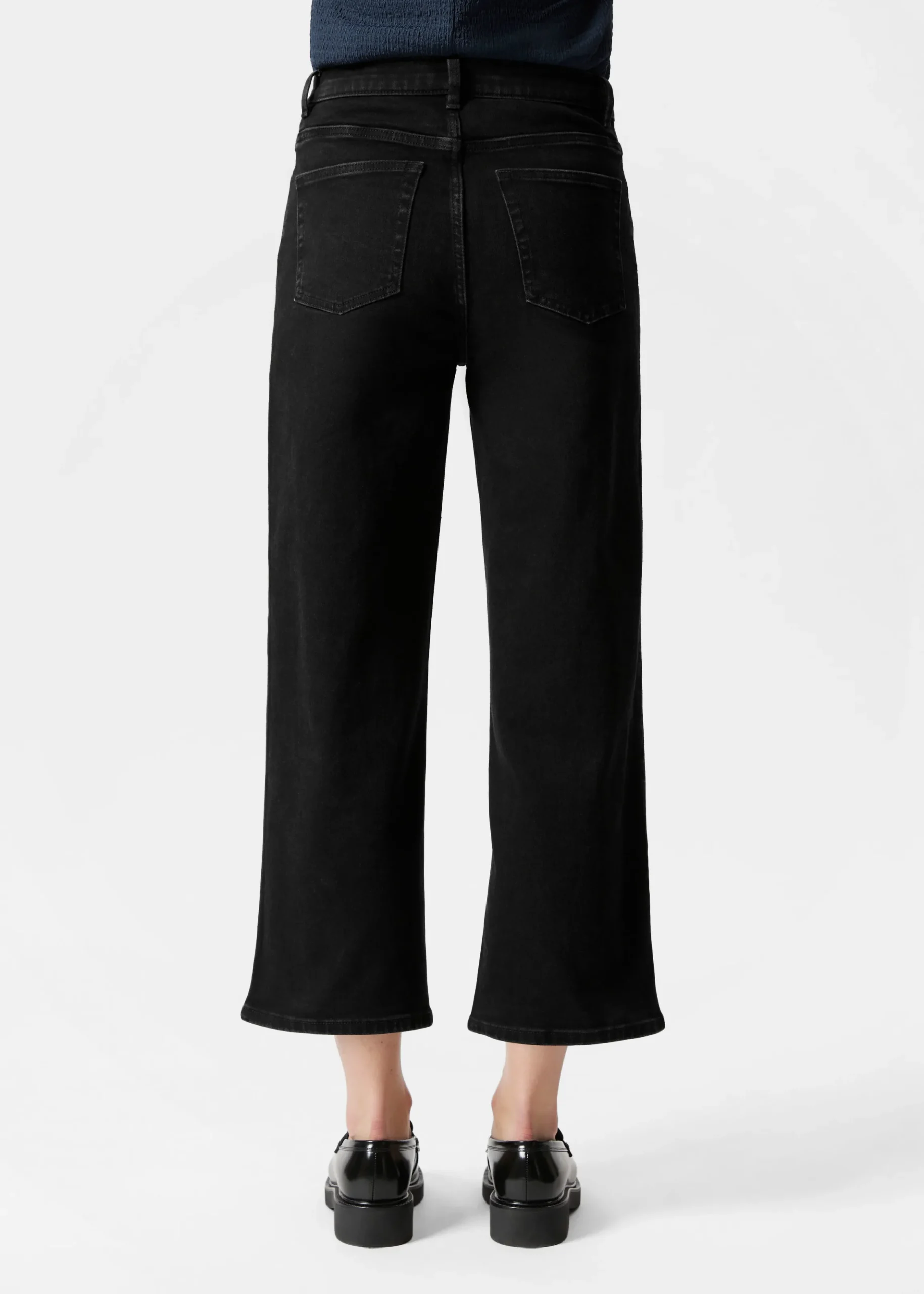Verkürzte Jeans mit weitem Bein