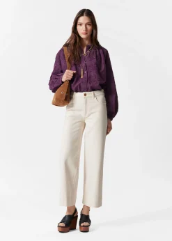 Voluminöse Bluse mit Blumenapplikation