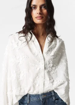 Voluminöse Bluse mit Blumenapplikation