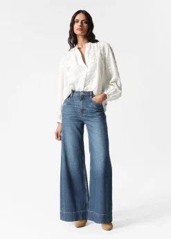 Voluminöse Bluse mit Blumenapplikation