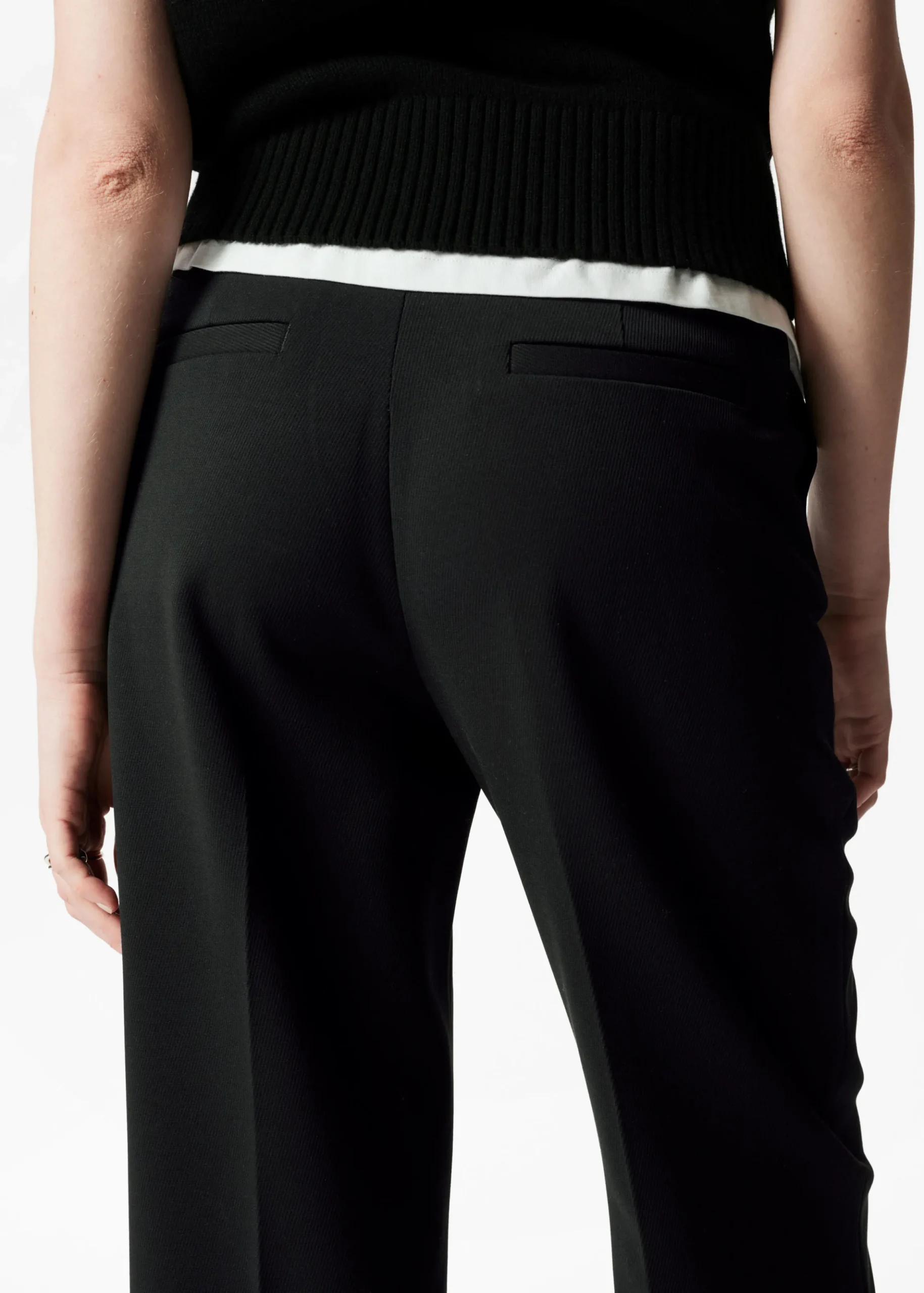 Weite Hose mit Bügelfalten