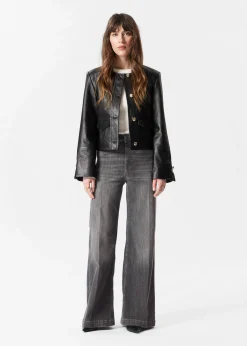 Weite Jeans mit Bügelfalten