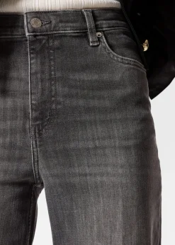 Weite Jeans mit Bügelfalten
