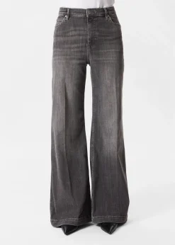 Weite Jeans mit Bügelfalten