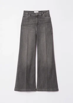 Weite Jeans mit Bügelfalten