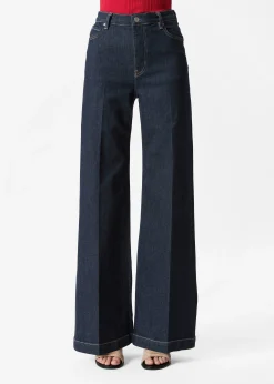 Weite Jeans mit Bügelfalten