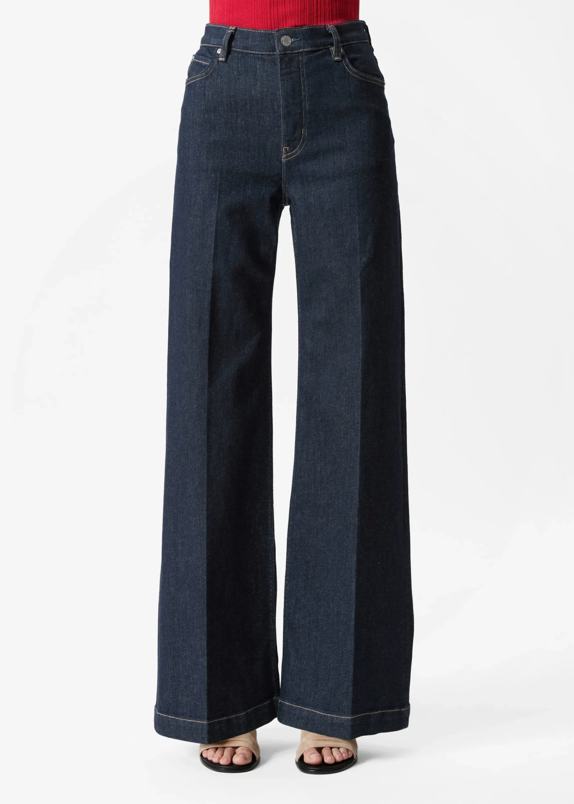 Weite Jeans mit Bügelfalten