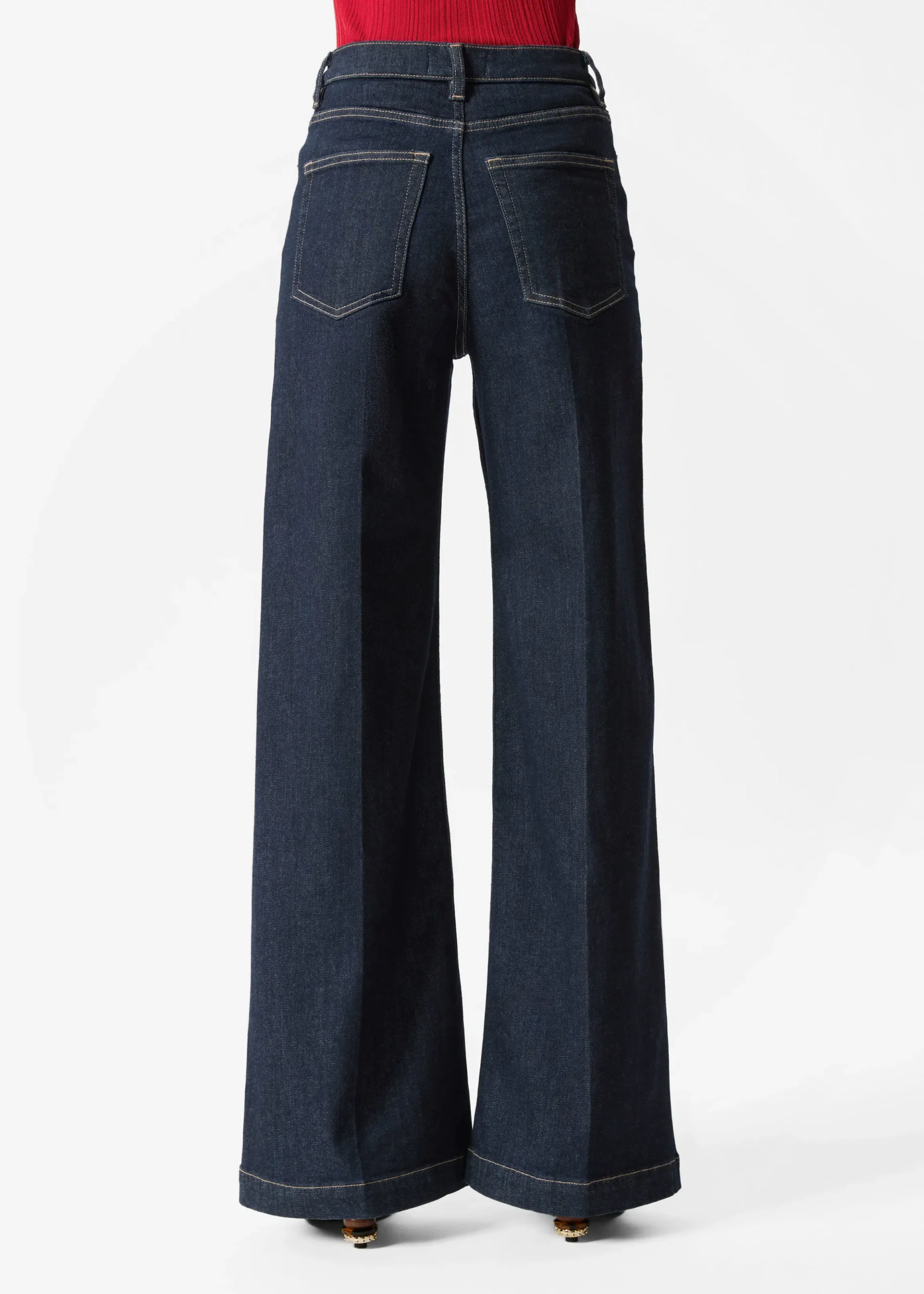 Weite Jeans mit Bügelfalten