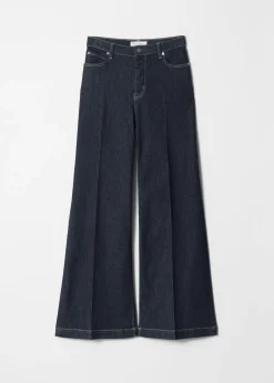 Weite Jeans mit Bügelfalten
