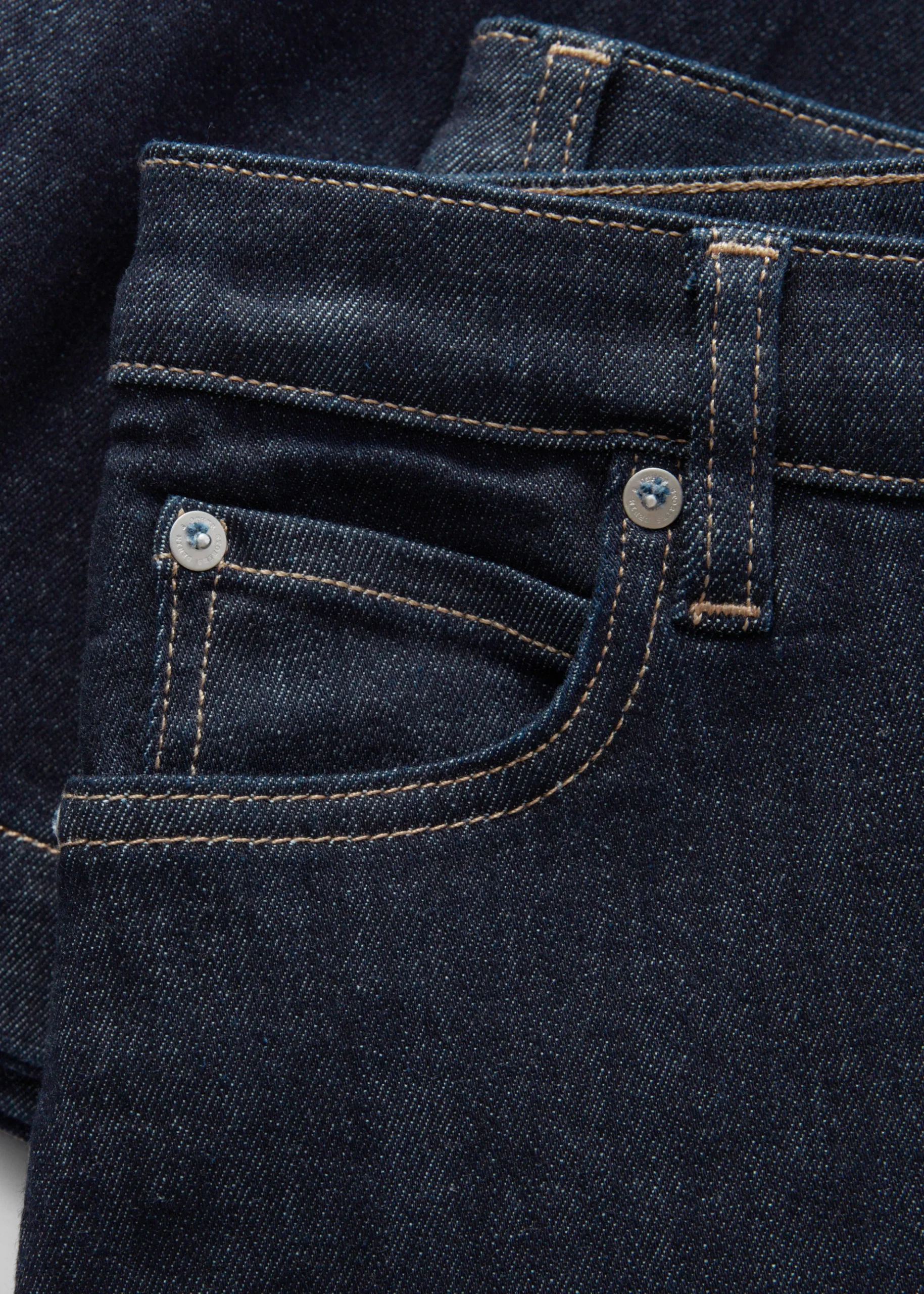 Weite Jeans mit Bügelfalten