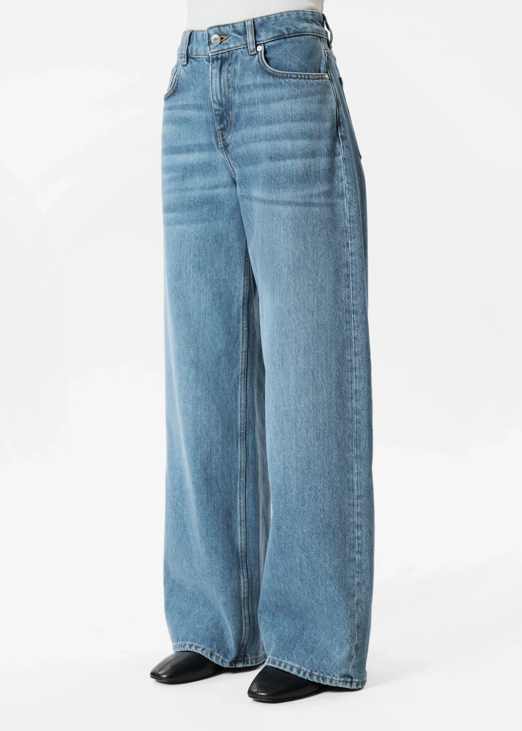 Weite, lange Jeans