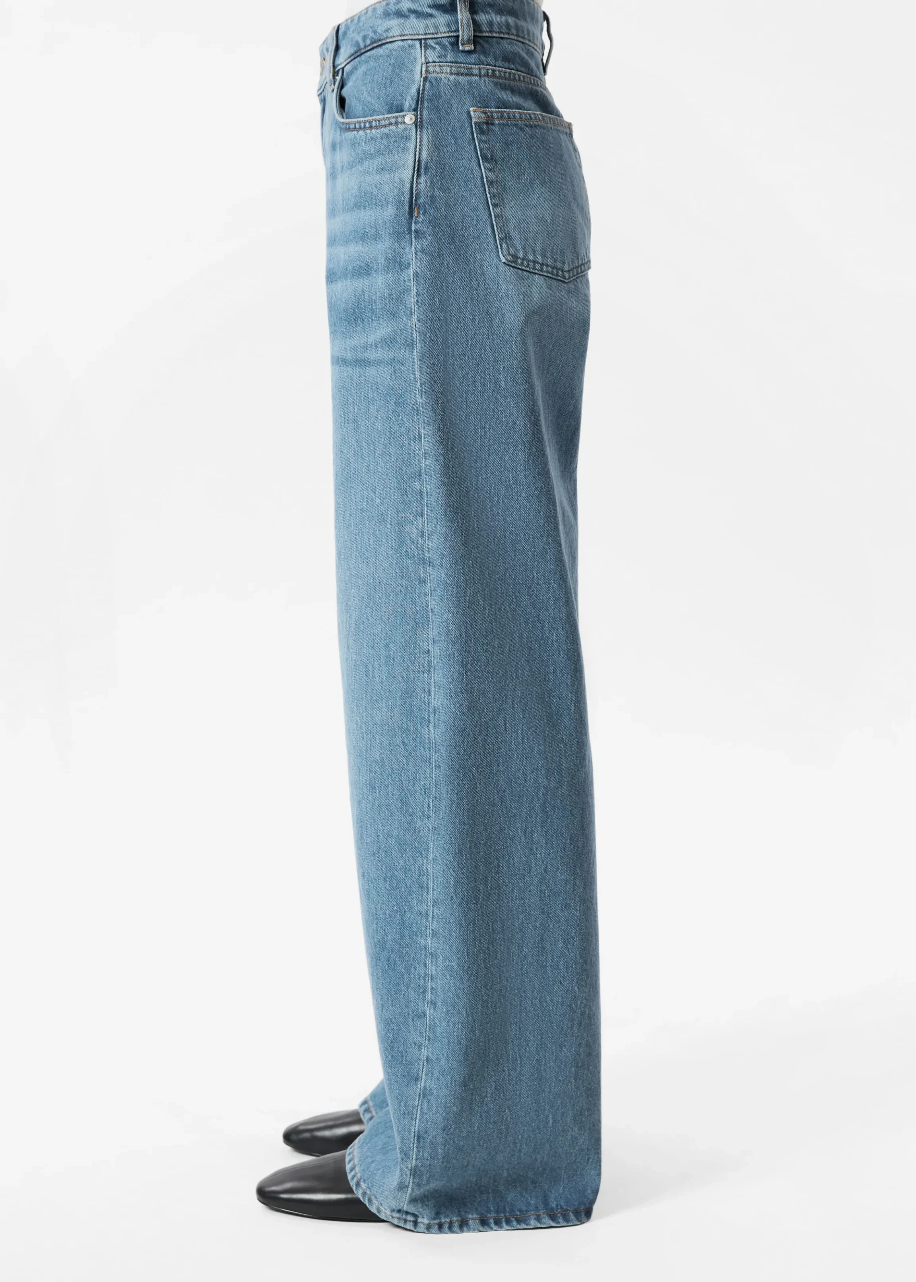 Weite, lange Jeans