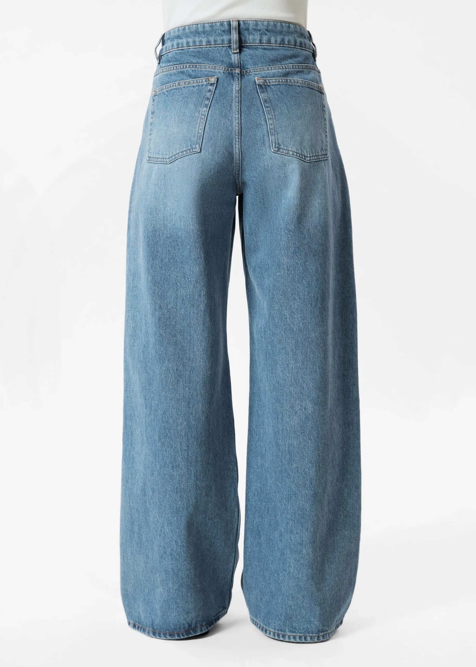 Weite, lange Jeans