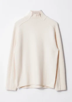 Wollpullover mit Rollkragen und Einsätzen